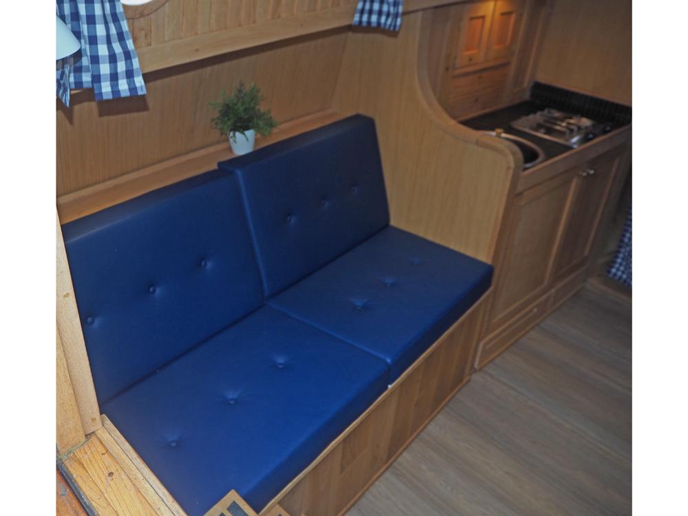 Saloon, Accommodation